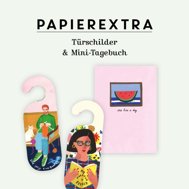 Das Bild zeigt die Papierextras der 92. Flow Ausgabe: zwei Türschilder mit Personenmotiv & ein Mini-Tagebuch